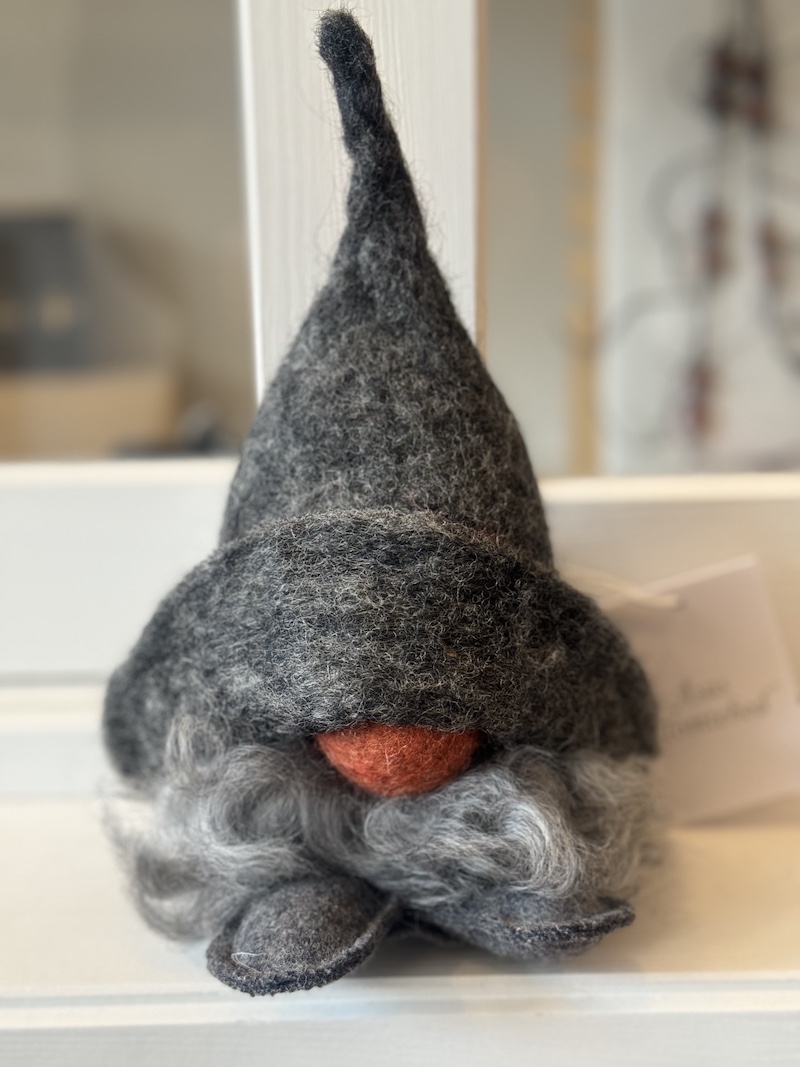 Gray tomte